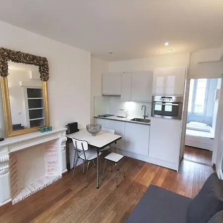 2 Pieces Au Coeur De / Rue Des Bains Trouville-sur-Mer