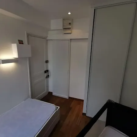 2 Pieces Au Coeur De / Rue Des Bains