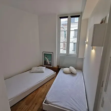 2 Pieces Au Coeur De / Rue Des Bains Apartment