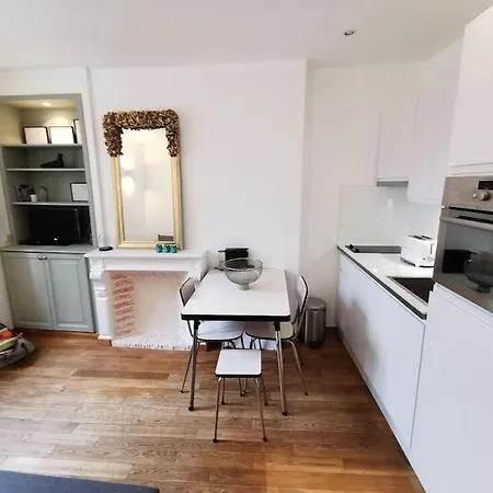 2 Pieces Au Coeur De / Rue Des Bains Apartment