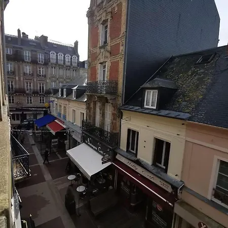 2 Pieces Au Coeur De / Rue Des Bains Apartment