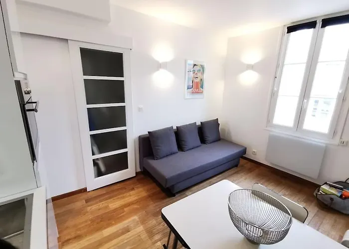 2 Pieces Au Coeur De / Rue Des Bains