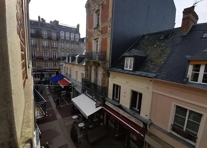 2 Pieces Au Coeur De / Rue Des Bains Apartment